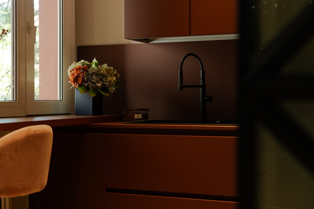 Photo Kitchen sink cabinet
