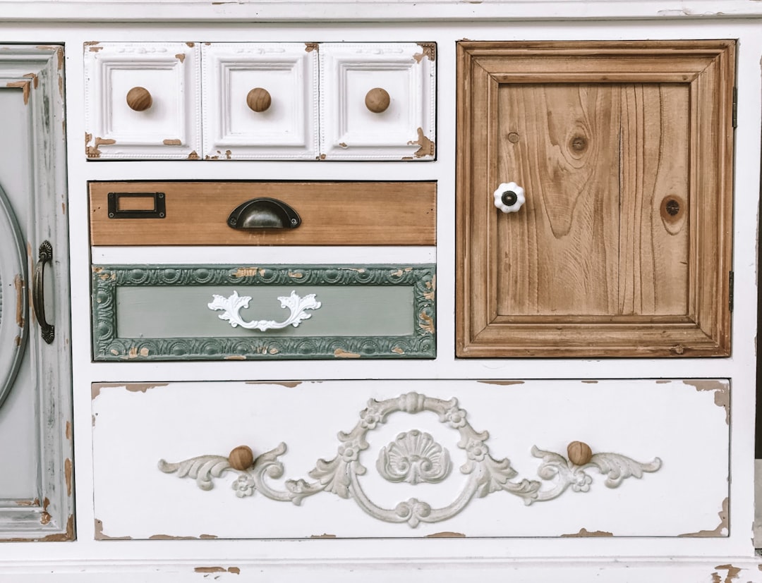 Photo Custom kitchen cabinets