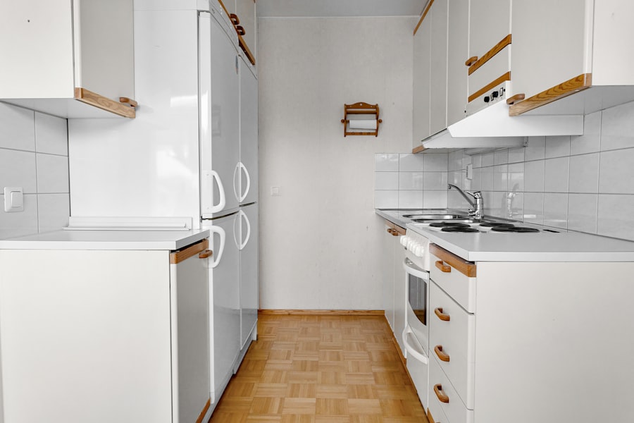 Photo Handcrafted kitchen cabinet