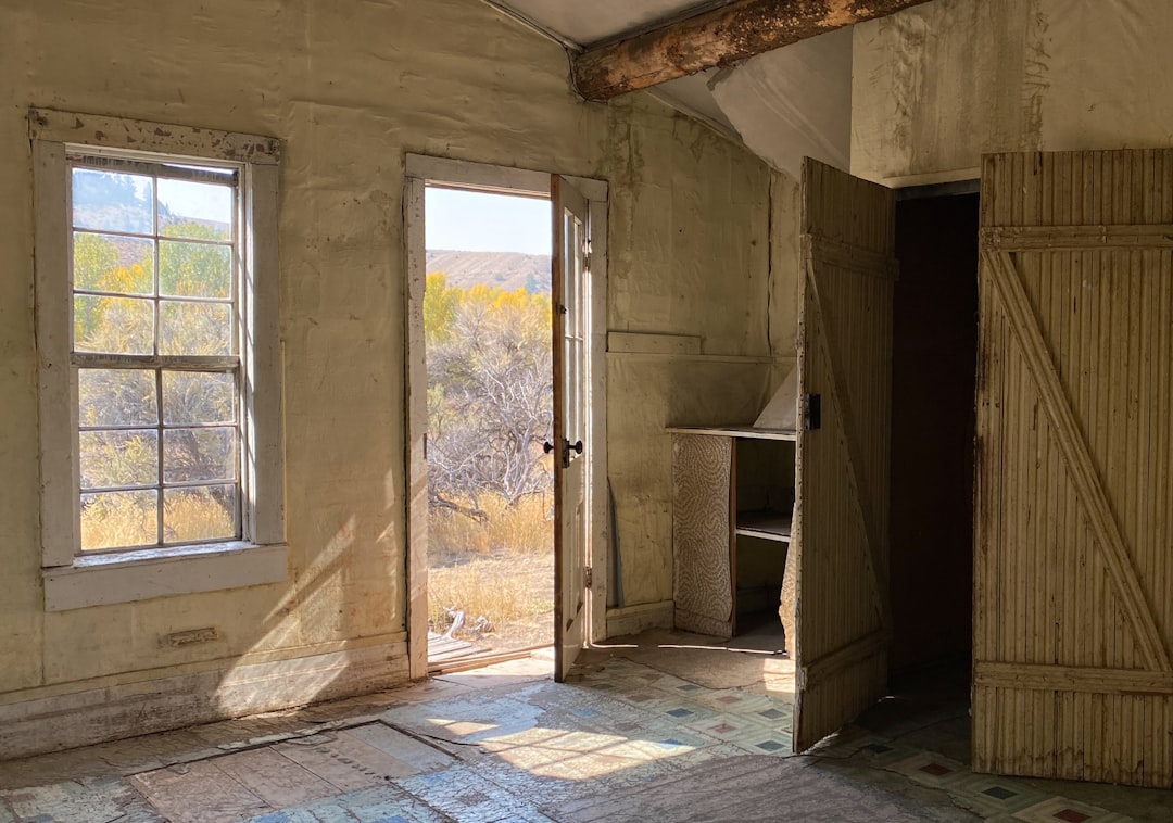 Photo Rustic kitchen cabinet