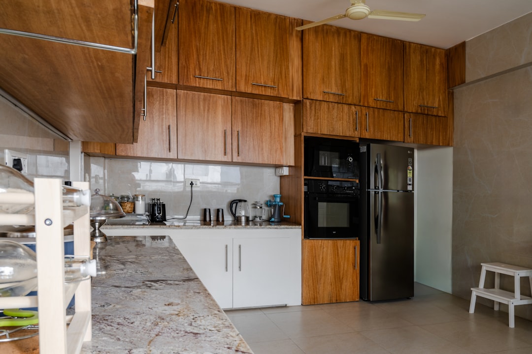 Photo white kitchen cabinets