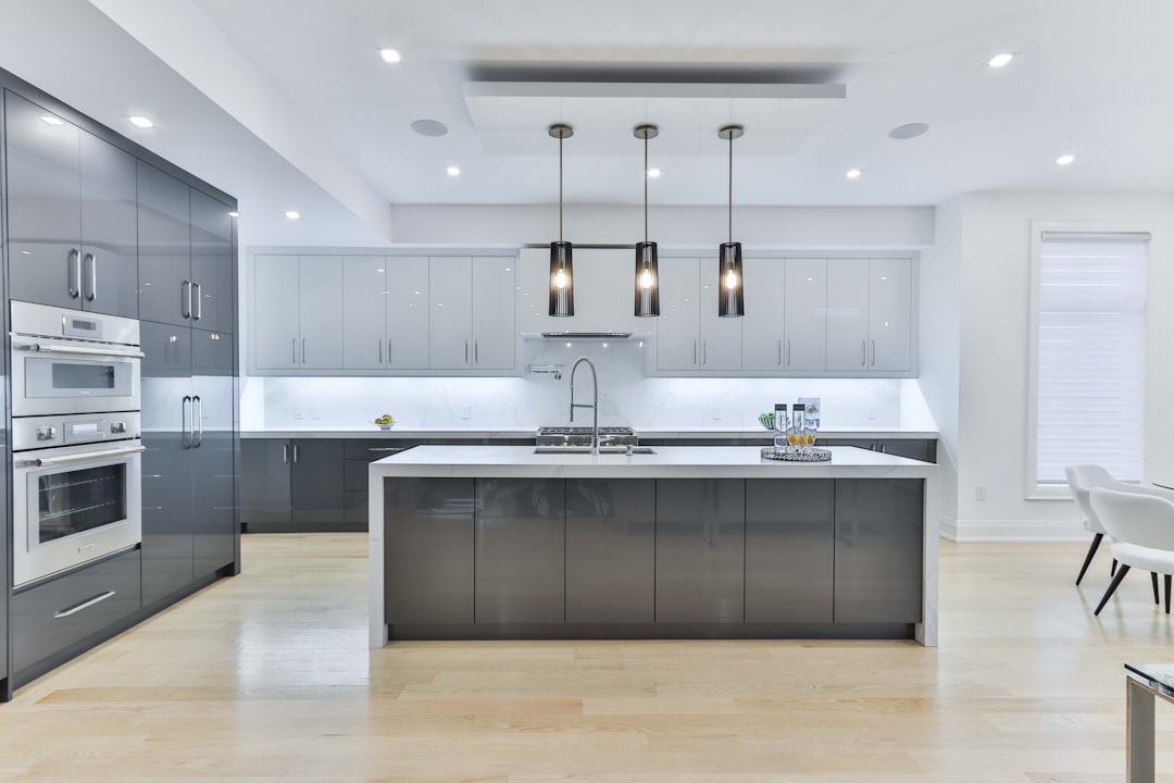 Photo modern kitchen cabinet