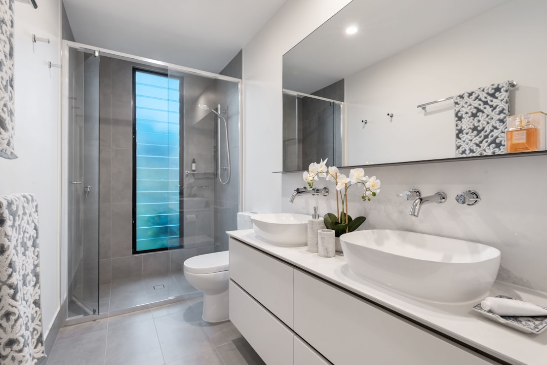 Photo bathroom furniture common mistakes