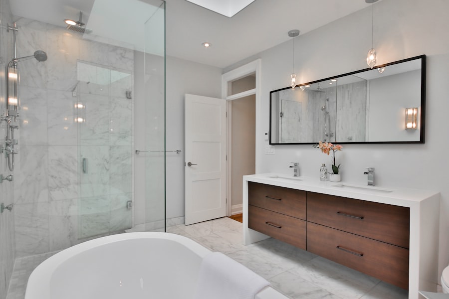 Photo bathroom furniture common mistakes